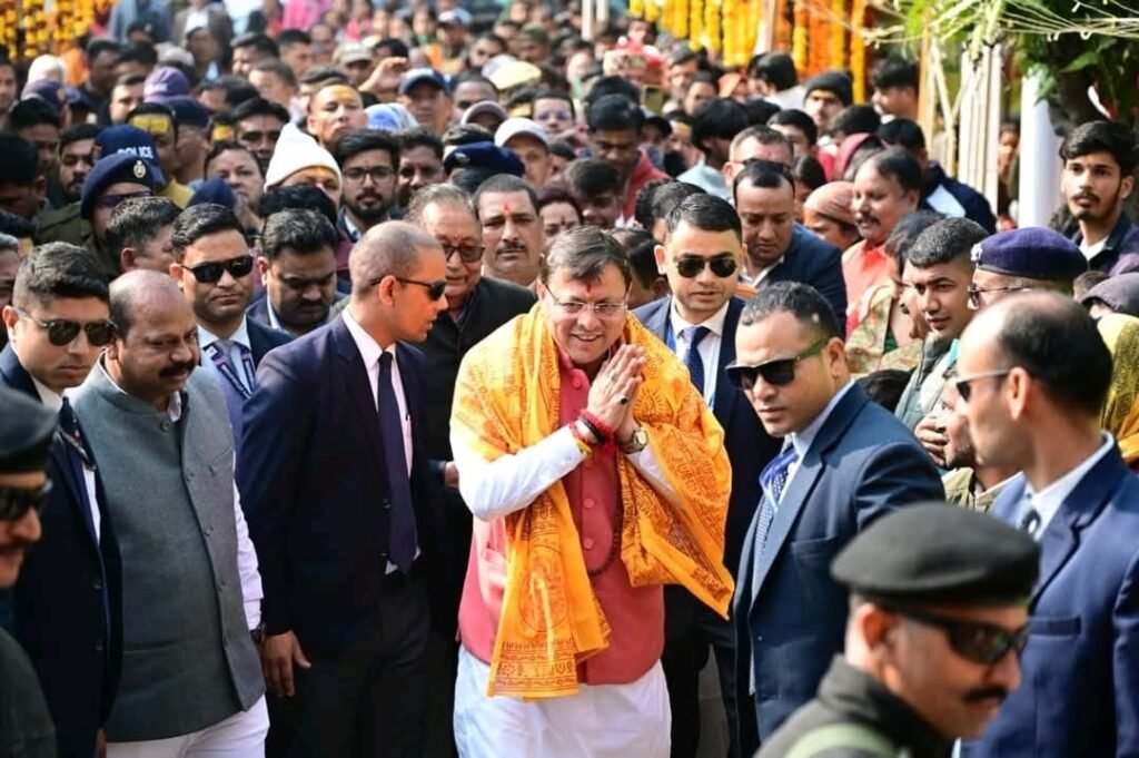 महाशिवरात्रि के पावन अवसर पर चकरपुर वनखंडी महादेव मंदिर में आयोजित पारंपरिक मेले का मुख्यमंत्री धामी ने किया शुभारम्भ  