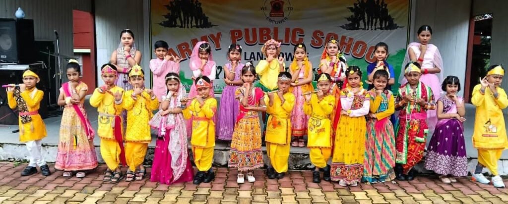 राधा-कृष्ण के रूप में सजे नन्हे सितारे, आर्मी पब्लिक स्कूल लैंसडौन में मनाई जन्माष्टमी