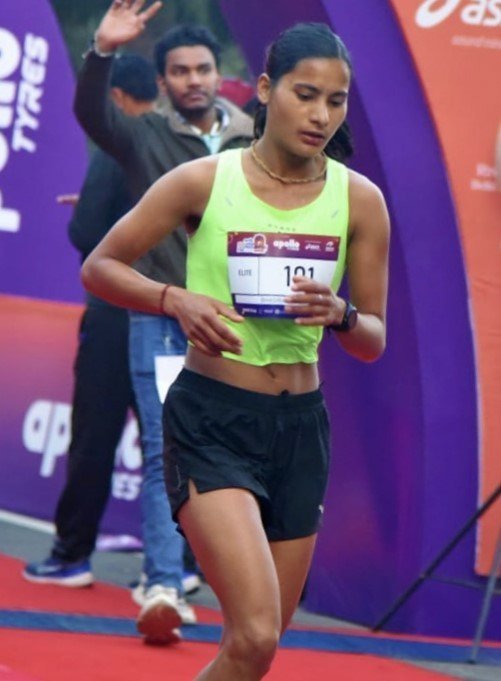 पहाड़ की बेटी भागीरथी ने हैदराबाद मैराथन में जीता रजत