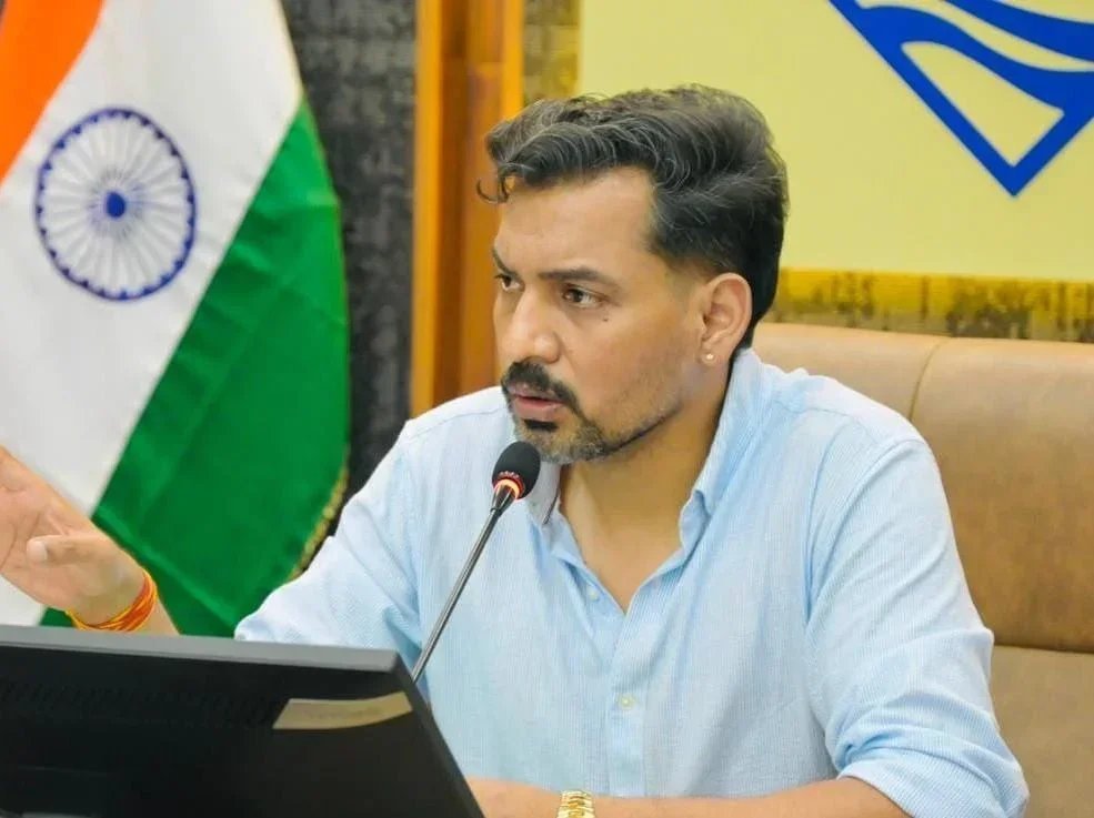 जनसुरक्षा व जन सुविधा से समझौता नही; गतिमान कार्य युद्धस्तर पर करें पूर्ण – डीएम